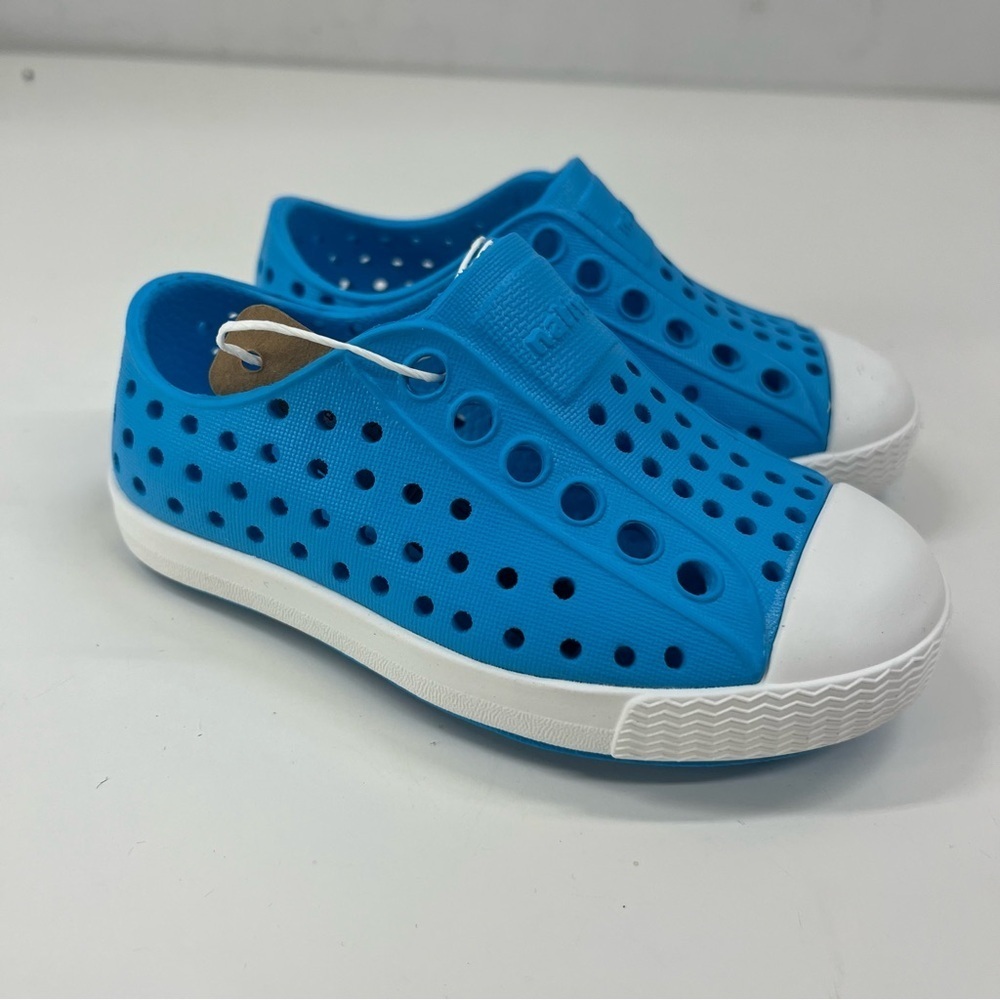 NWT Native Jefferson in Vivid Blue/ Shell White Slip-On Shoes Size C5